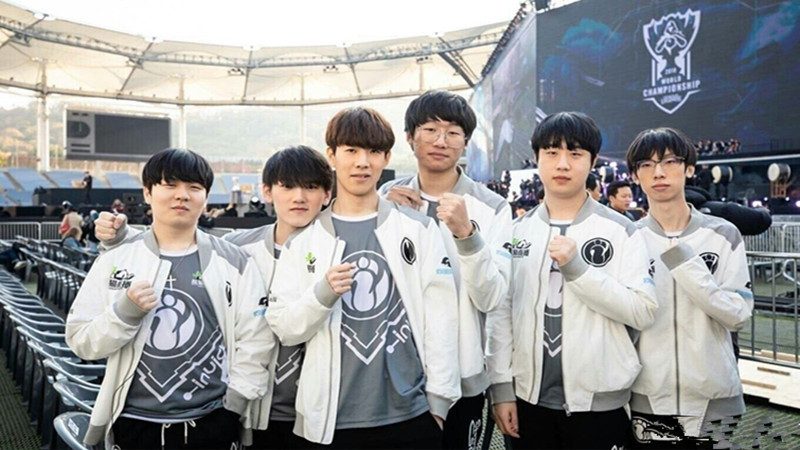 阿贾克斯必 阿贾克斯必